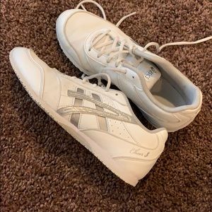 Cheer shoes